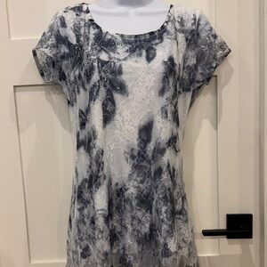 Chic Women's Black and White Blouse